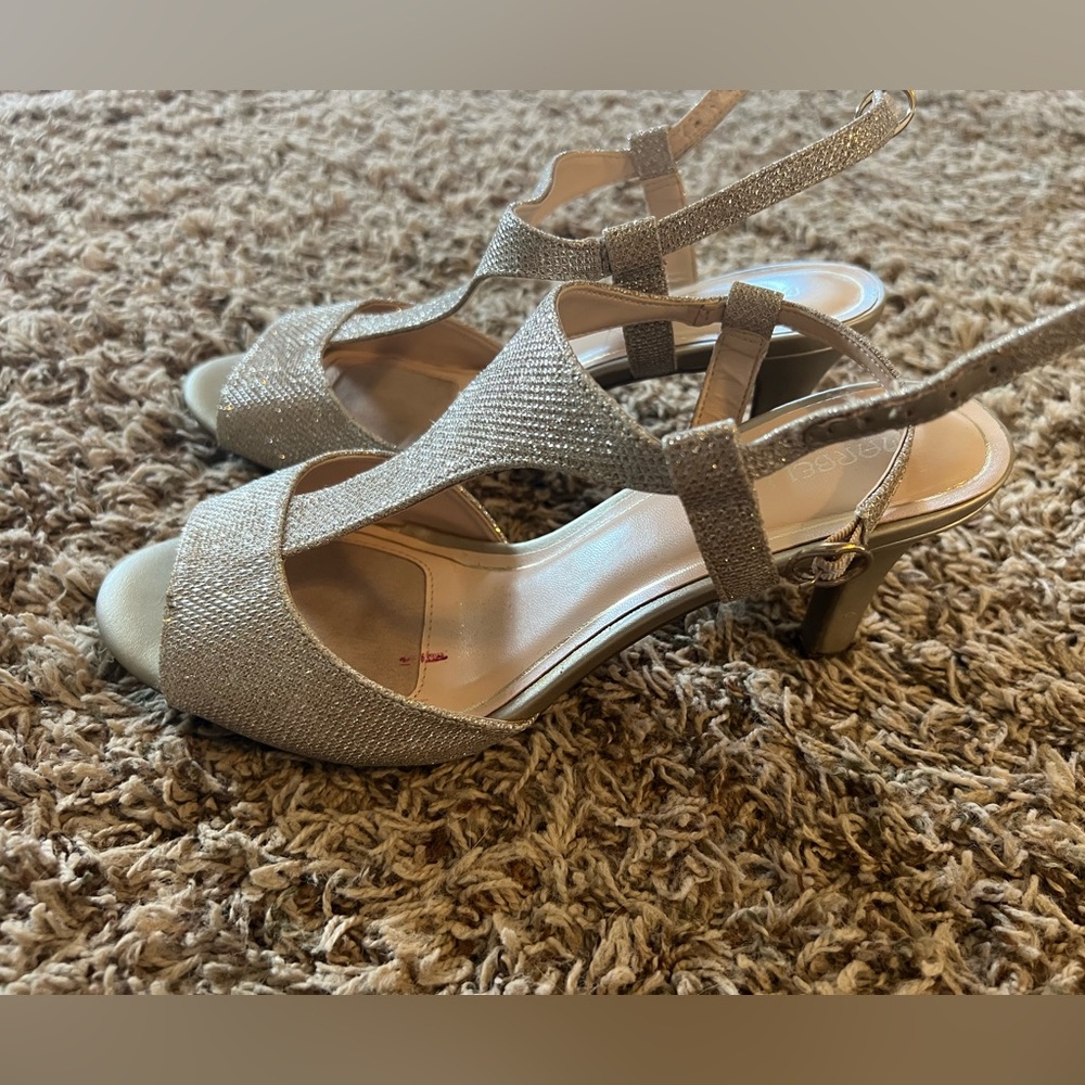 Women’s size 10 gold heels